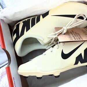Kids NIKE Jr Mercurial Vapor Club Soccer Cleats Shoes Boys or Girls Size 6Y NEW!